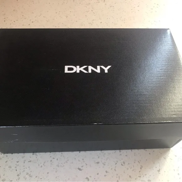 Brand new  DKNY sandals, red color, size 6 in box. - Picture 6 of 6
